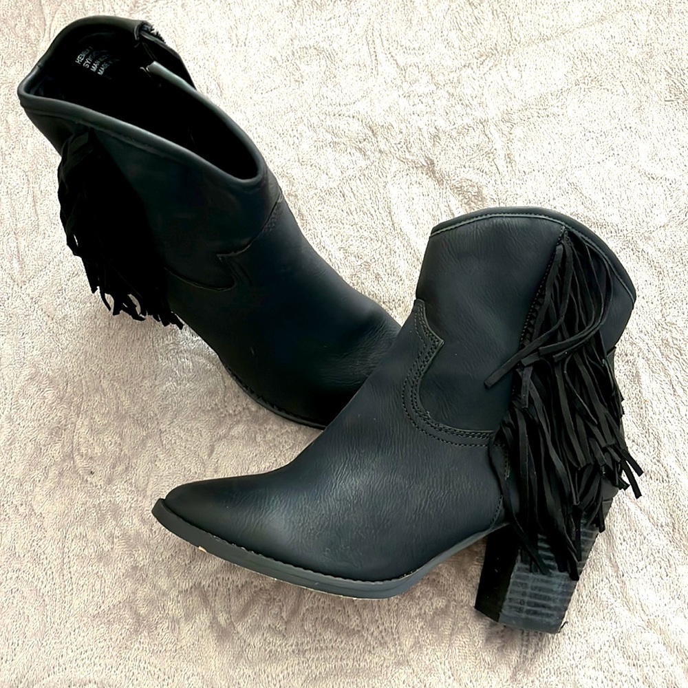Fringed cowboy style ankle boots
